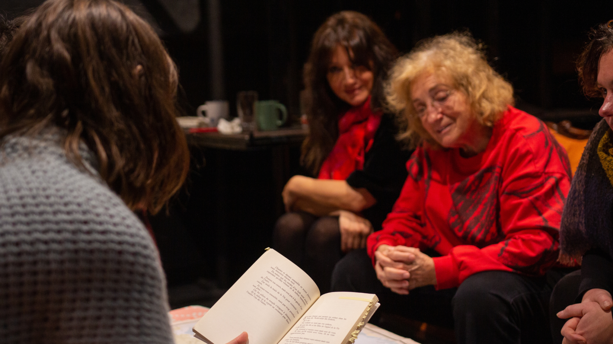 Photo de Lara Kanso et Marta Saenz lors d'une rencontre pour le projet Ça sent l'autre.